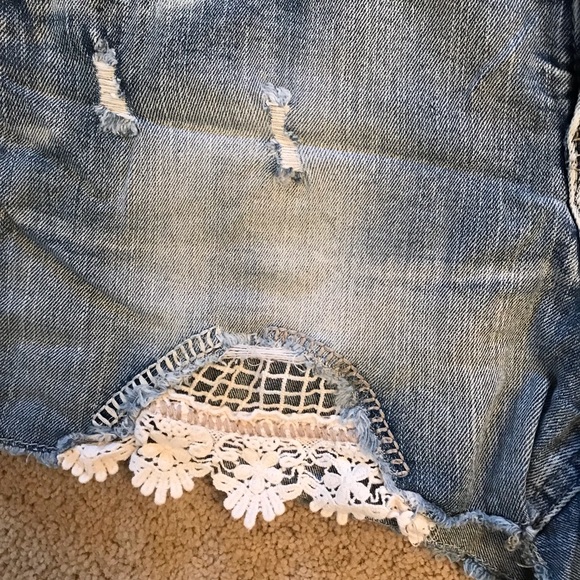 Rue 21 High Waist Distressed Denim Shorts Womens Size 7 Lace Peekaboo Pockets - Picture 7 of 14